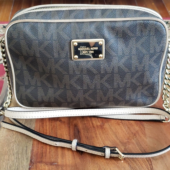 Michael Kors Crossbody - Picture 4 of 8